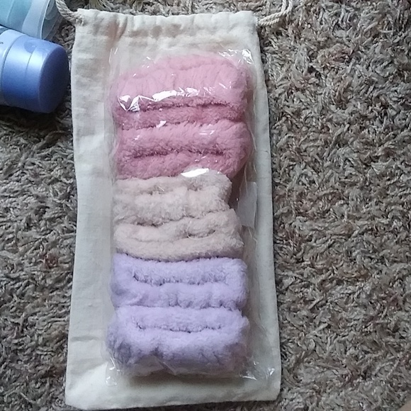 Wrist Bands for Washing Face - Picture 1 of 4